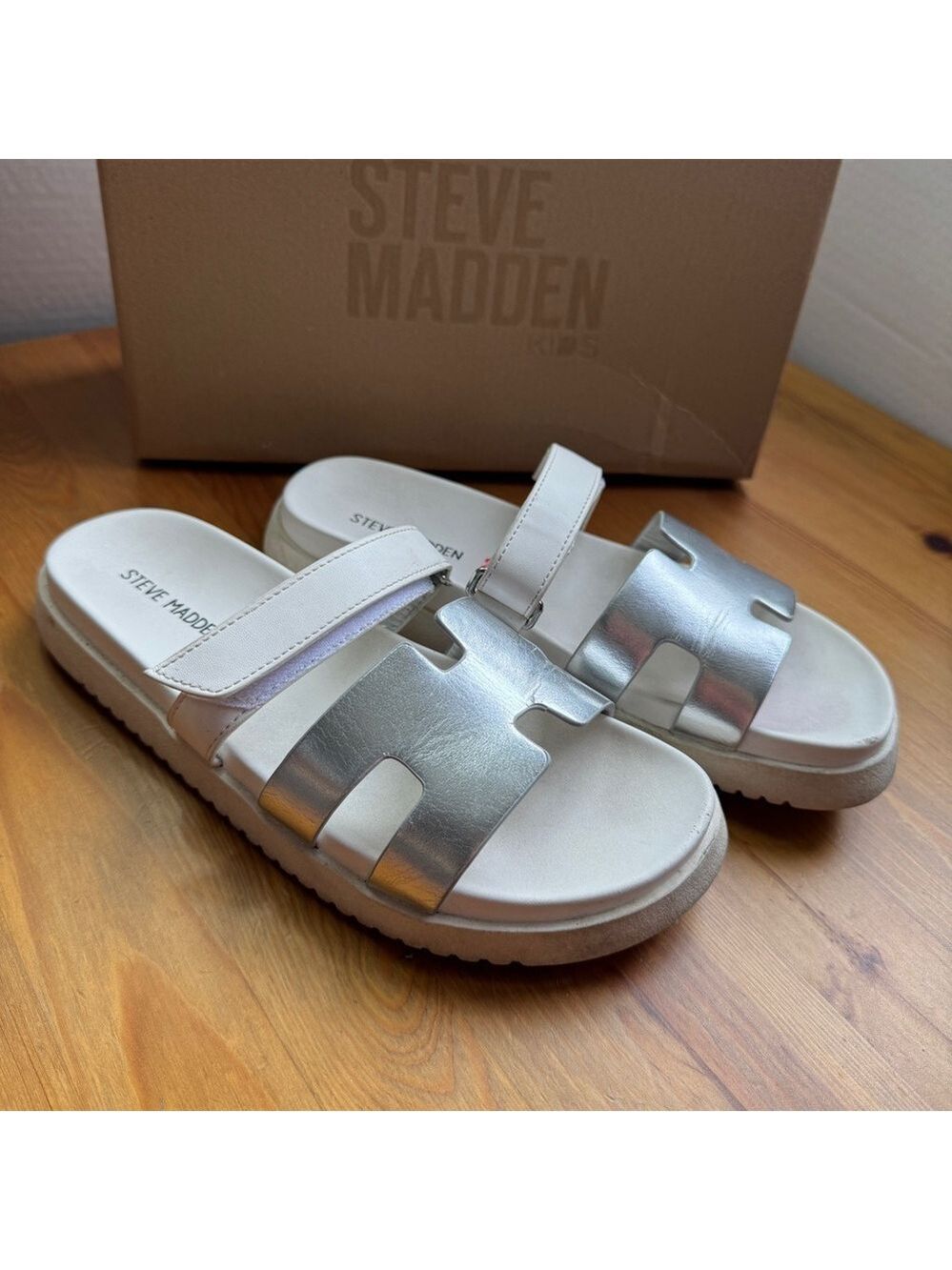 Steve Madden jmayven slide sandals white and silver size 3 - Picture 2 of 10